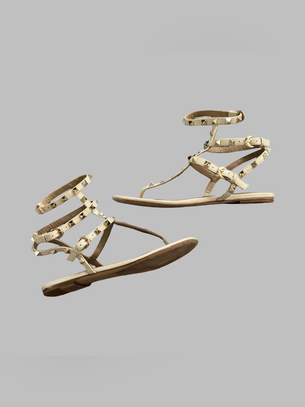 VALENTINO GARAVANI Rockstud Cream Strappy Flat Sandals Size 38 (7) - Picture 3 of 10